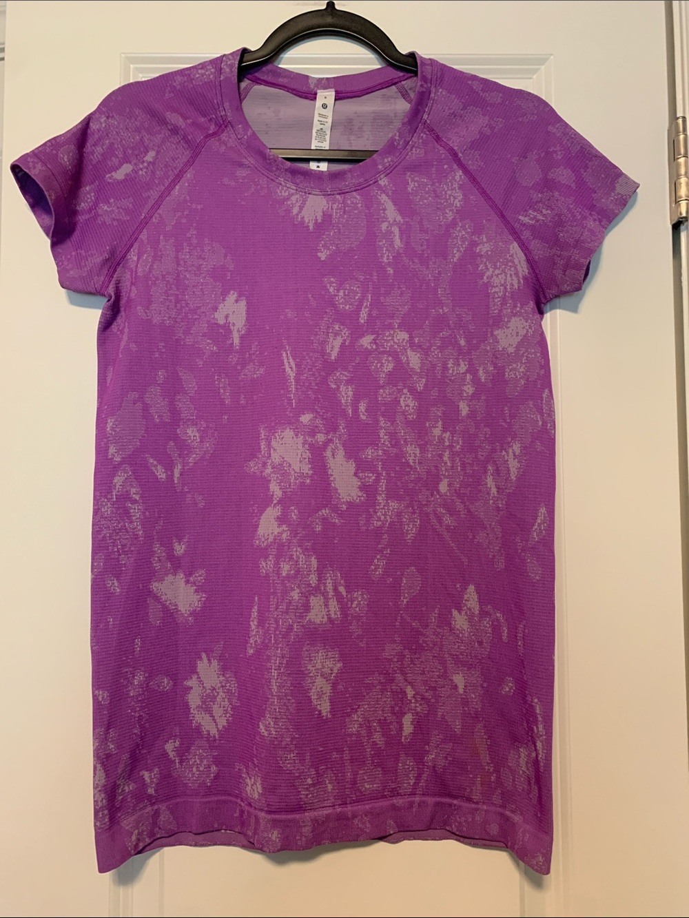 Lululemon Swiftly Top, Moonlit Magenta pattern, Sz 8, Good Condition